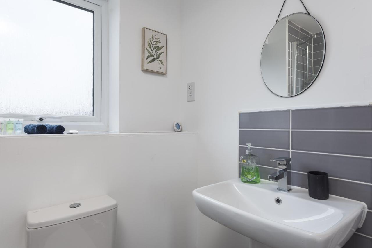 Two Bedroom Apartment - Milton Keynes By Aryas Properties Broughton  Exteriör bild